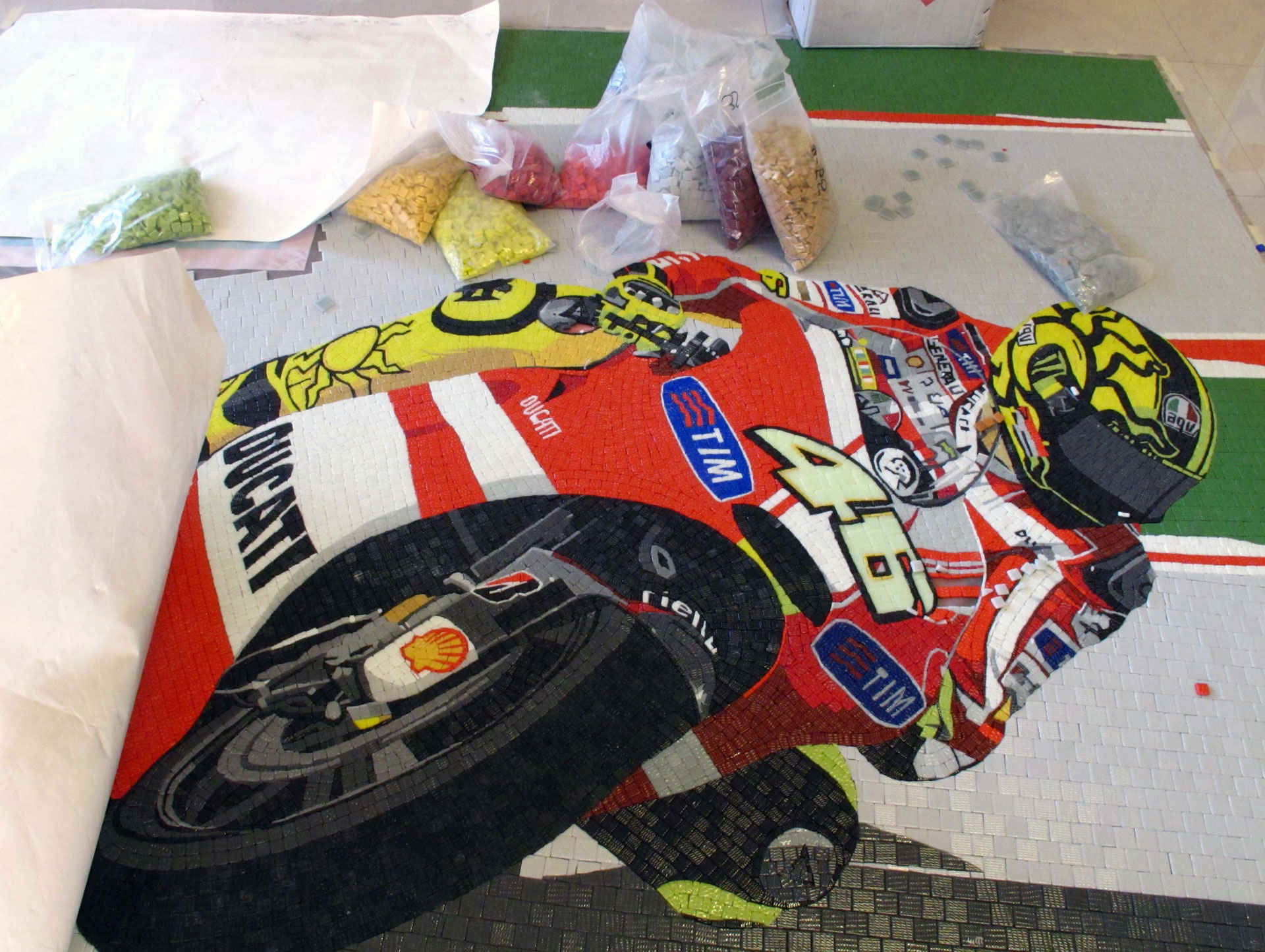 mosaico-valentino-rossi-in-ducati-mosaico